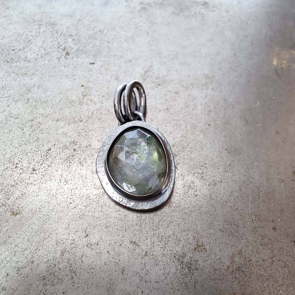3.00ct ゾイサイトネックレス（バイカラー）