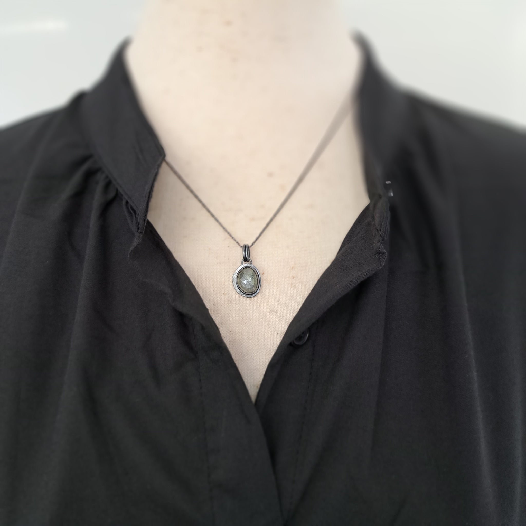 3.00ct ゾイサイトネックレス（バイカラー）