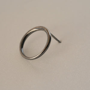 moon ピアス [いぶし]